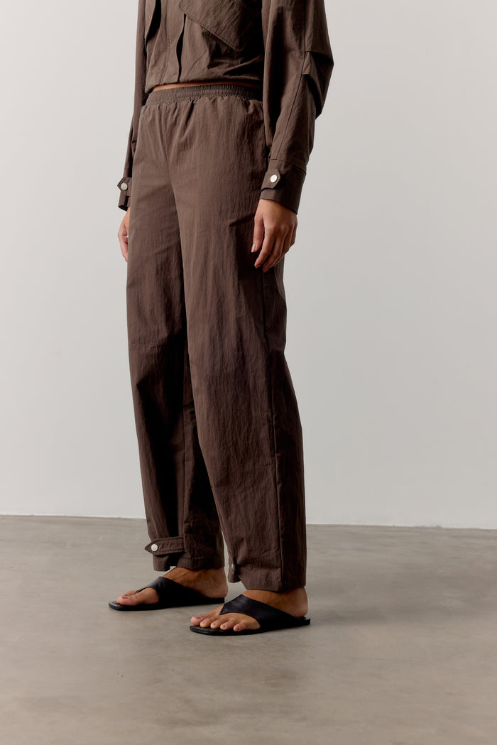 BARREL LEG SHELL TROUSERS - BROWN