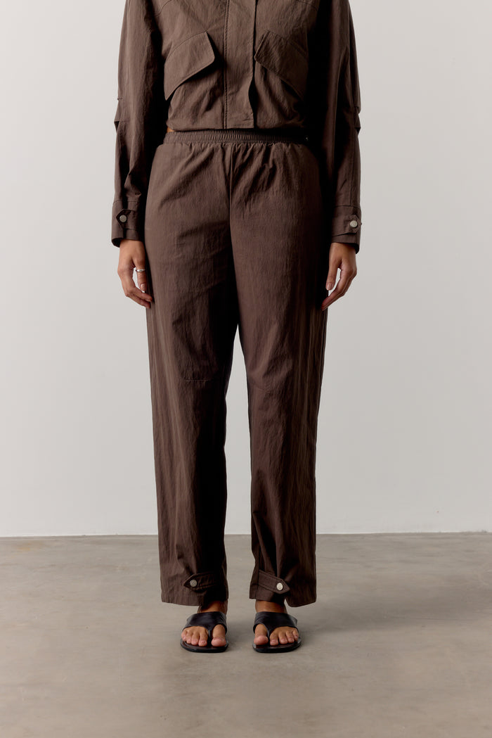 BARREL LEG SHELL TROUSERS - BROWN