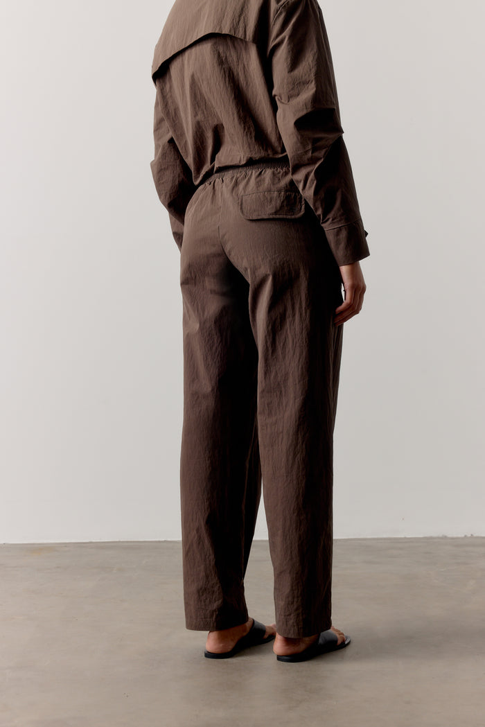 BARREL LEG SHELL TROUSERS - BROWN