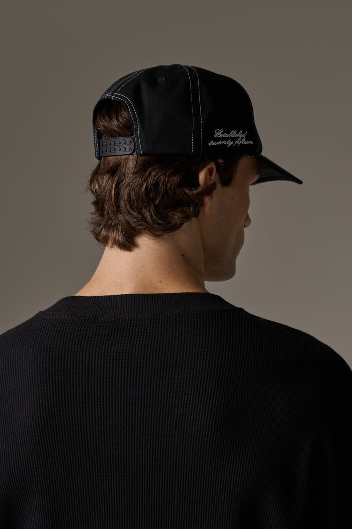 CONTRAST STITCH LAUREL EMBROIDERY CAP - BLACK