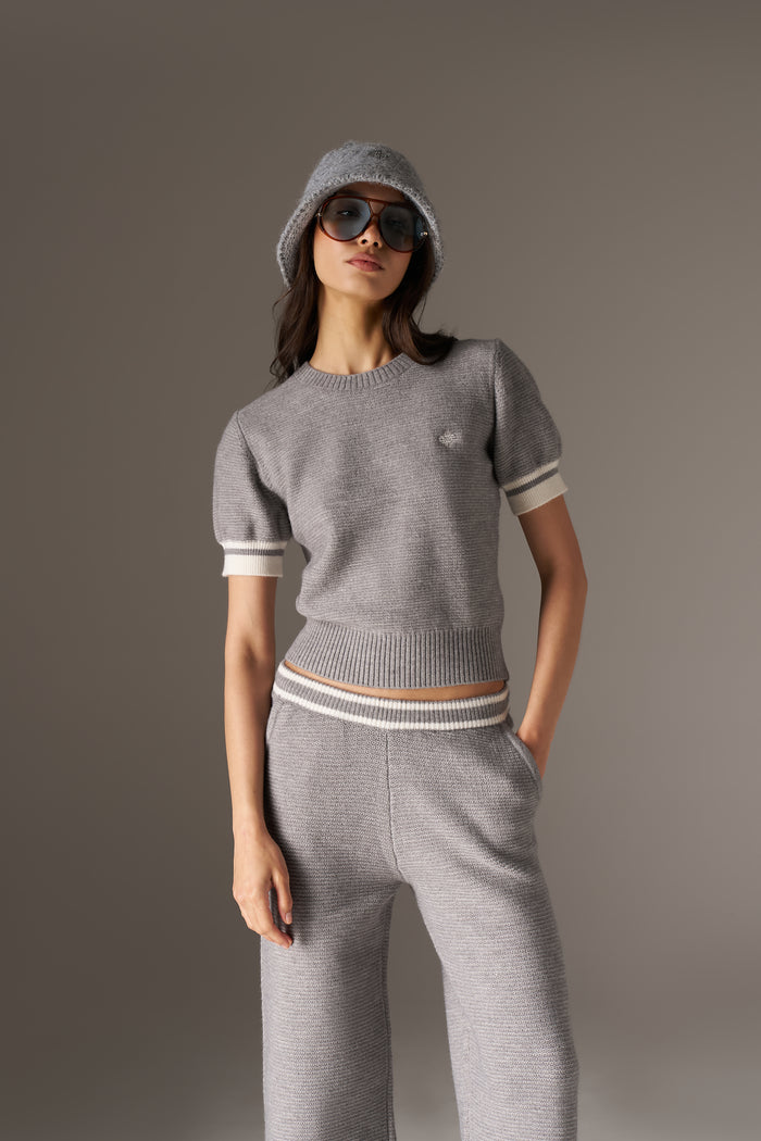 CONTRAST STRIPE SHORT SLEEVE KNIT TEE - GREY