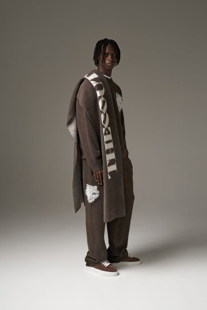 COPYRIGHT KNIT SCARF - BROWN