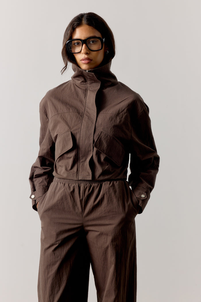 FUNNEL NECK SHELL JACKET - BROWN