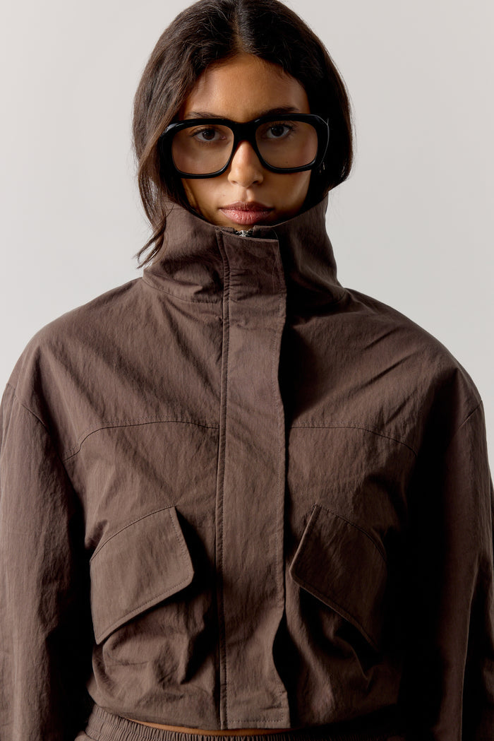FUNNEL NECK SHELL JACKET - BROWN