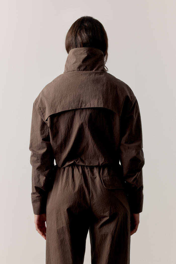 FUNNEL NECK SHELL JACKET - BROWN
