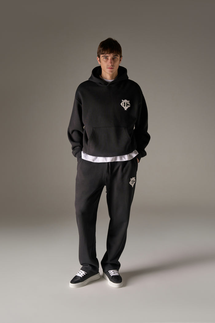HEAVYWEIGHT MONOGRAM APPLIQUE EMBLEM HOODIE - BLACK