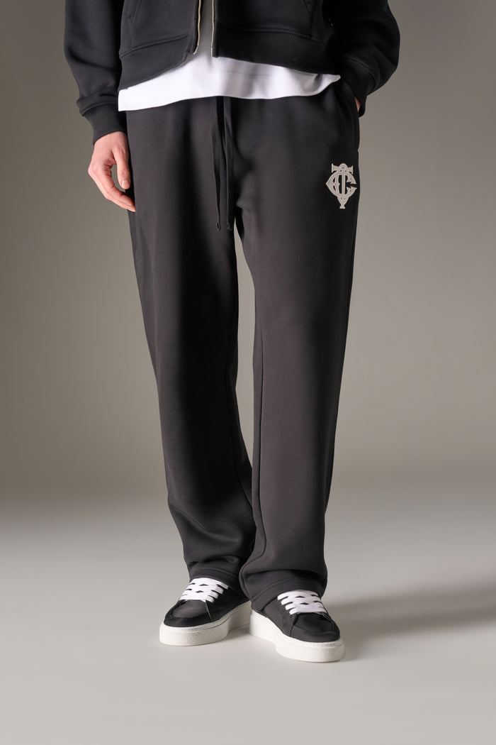 HEAVYWEIGHT MONOGRAM APPLIQUE EMBLEM JOGGERS - BLACK