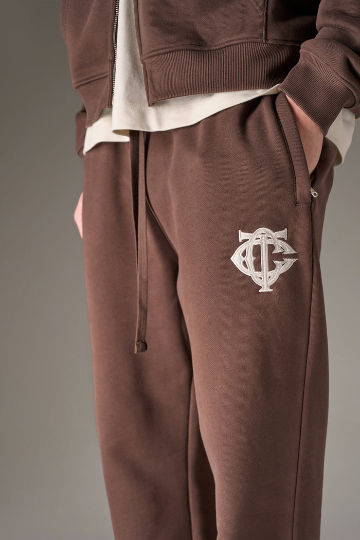 HEAVYWEIGHT MONOGRAM APPLIQUE EMBLEM JOGGERS - BROWN