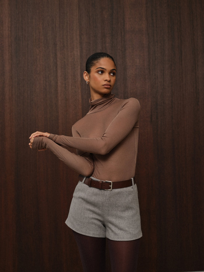 LIGHTWEIGHT ROLL NECK TOP - CHOCOLATE