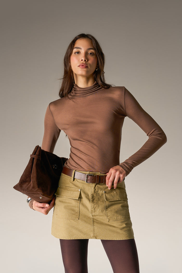 LIGHTWEIGHT ROLL NECK TOP - CHOCOLATE