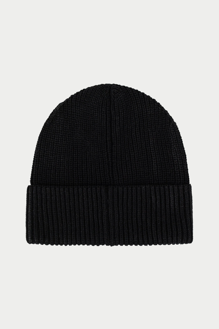 RIBBED EMBLEM BEANIE - BLACK