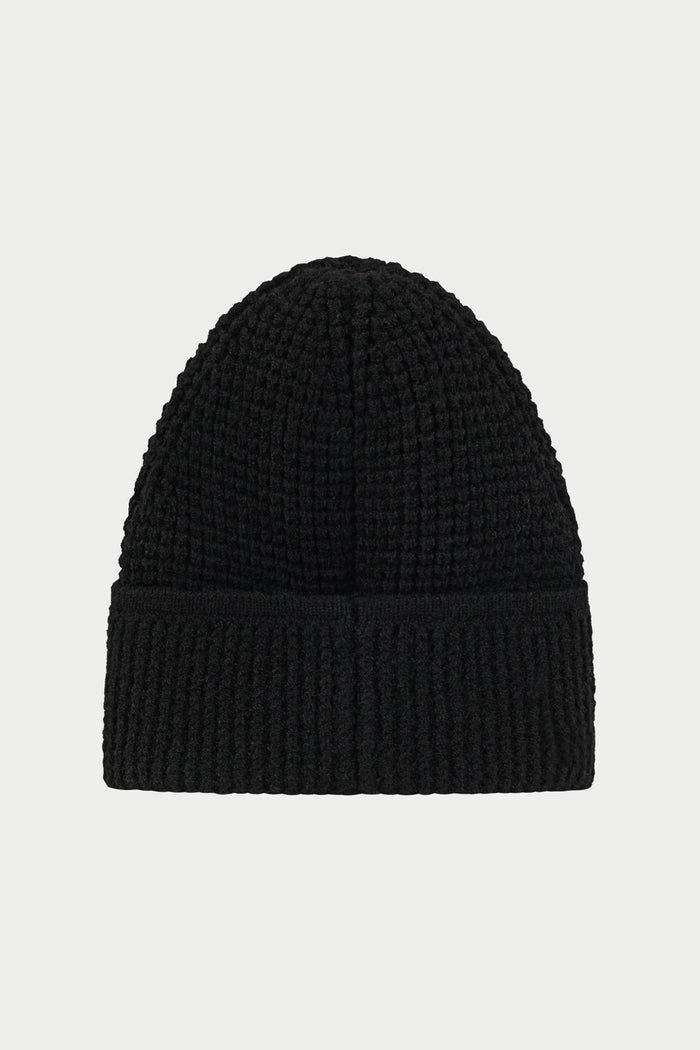 WAFFLE KNIT EMBLEM BEANIE - BLACK