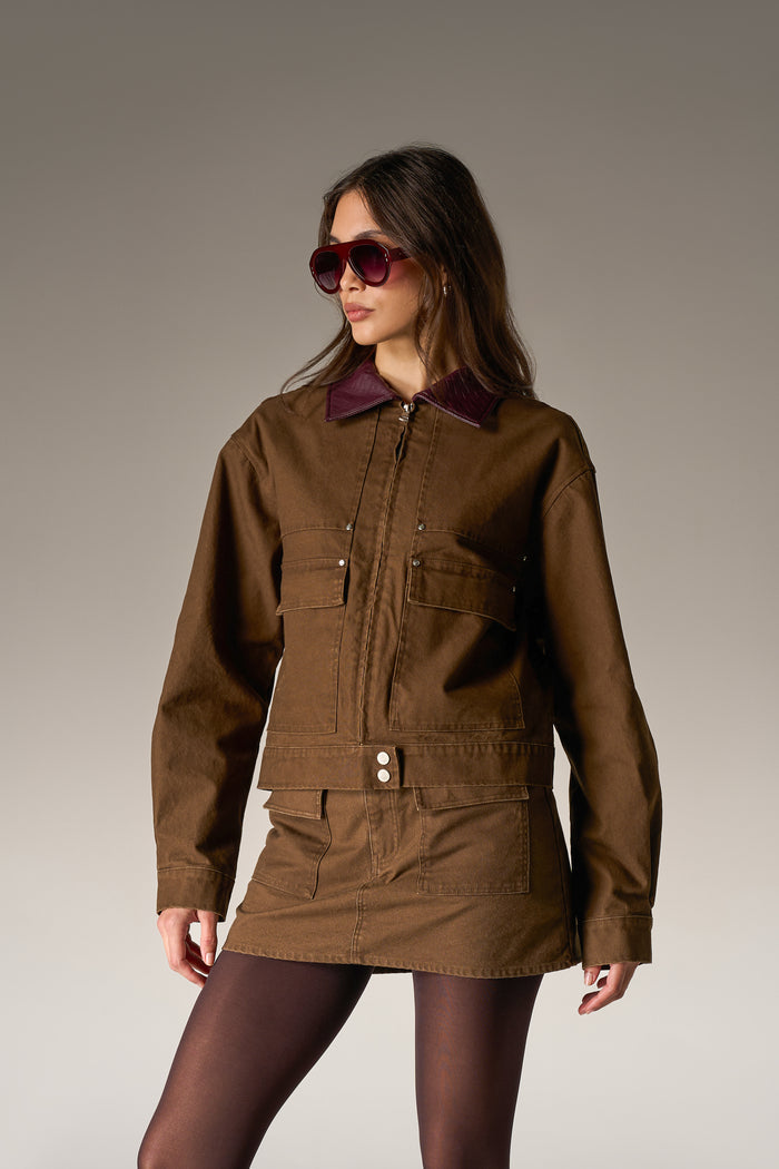 WASHED CONTRAST COLLAR TRUCKER JACKET - CHOCOLATE