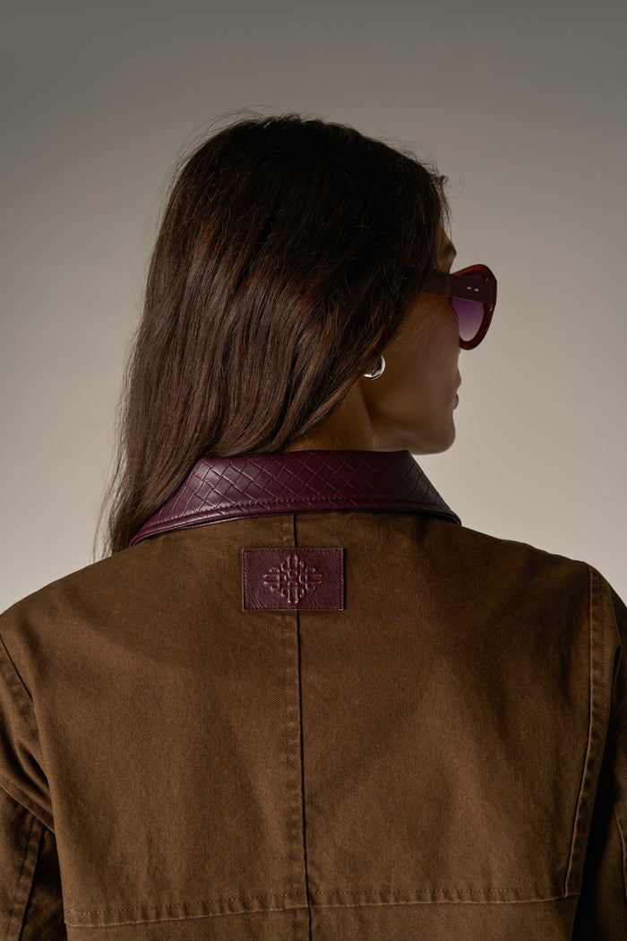 WASHED CONTRAST COLLAR TRUCKER JACKET - CHOCOLATE